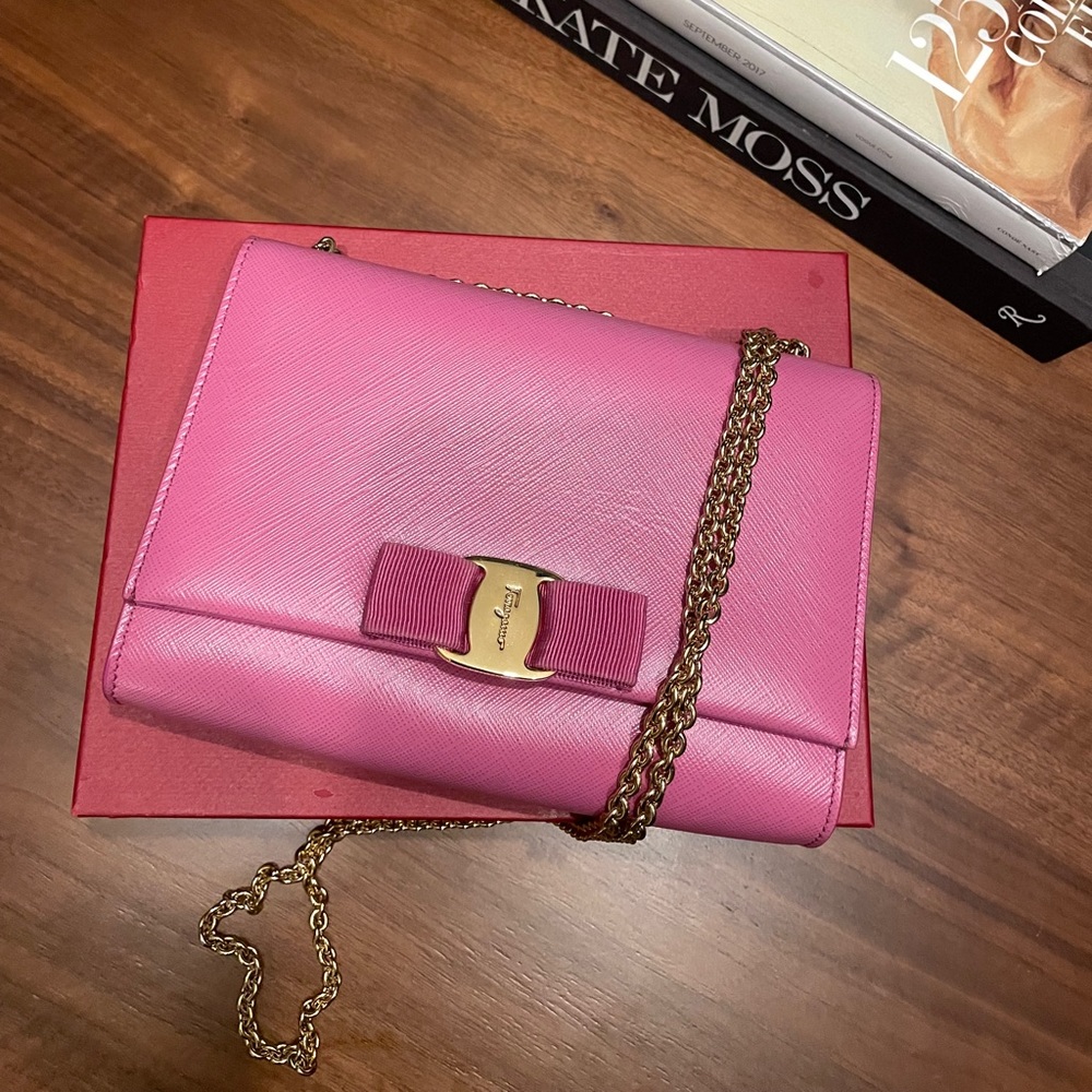 Ferragamo Vara wallet on chain